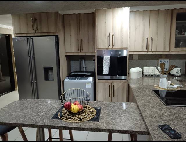 4 BEDROOM HOUSE FOR SALE IN VISTA PARK